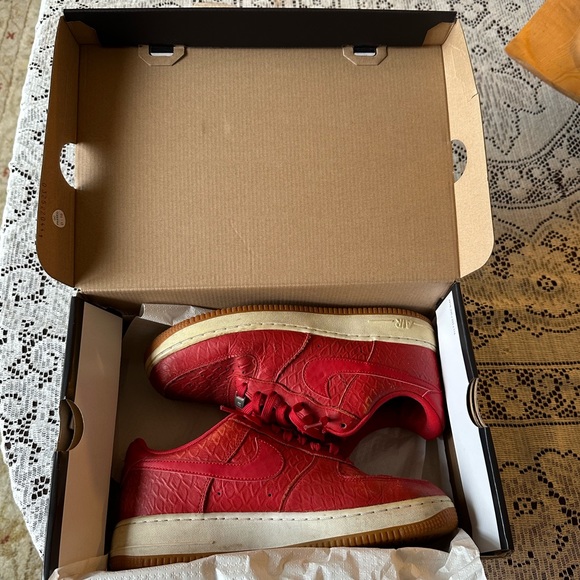 Red Nike Air Force 1s size 9 - Picture 8 of 8